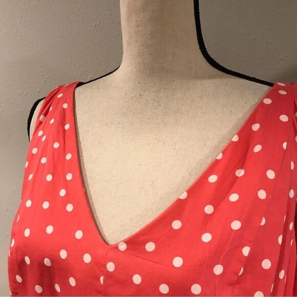Sleeveless v-neck dot print dress - Picture 2 of 12